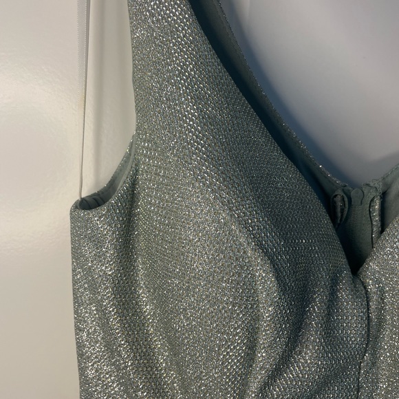 Size 2-4 B. SMART homecoming/formal dress - Picture 4 of 10